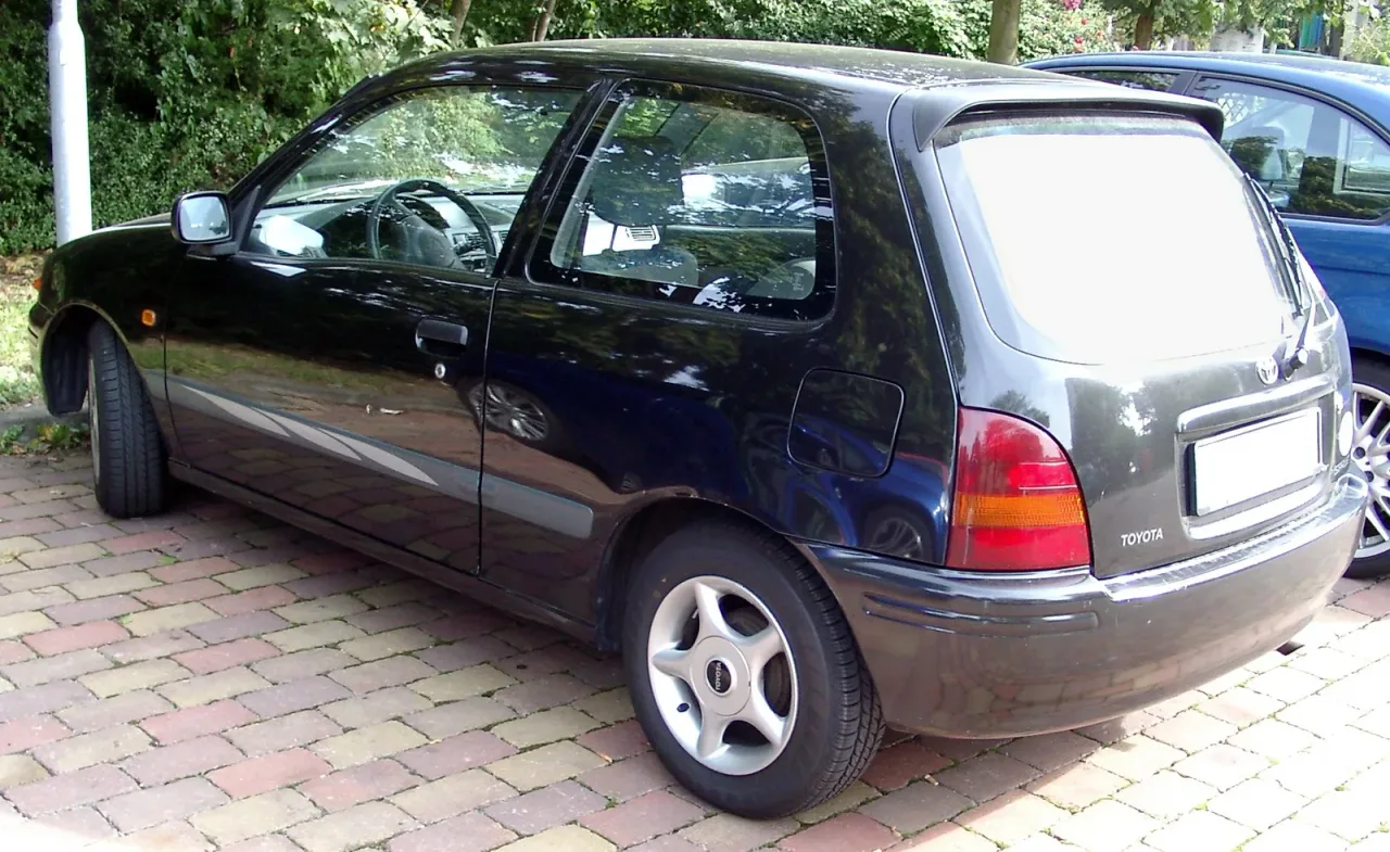 Toyota Starlet, rear