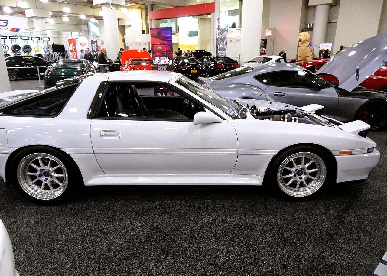 Toyota Supra, side