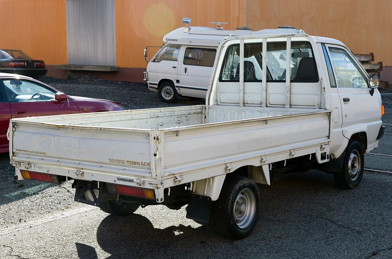 Toyota TownAce R40/R50, rear