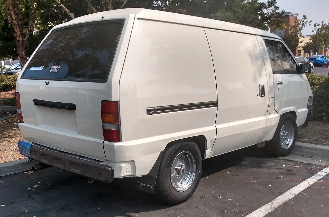 Toyota TownAce R20/R30 and MasterAce Surf, rear