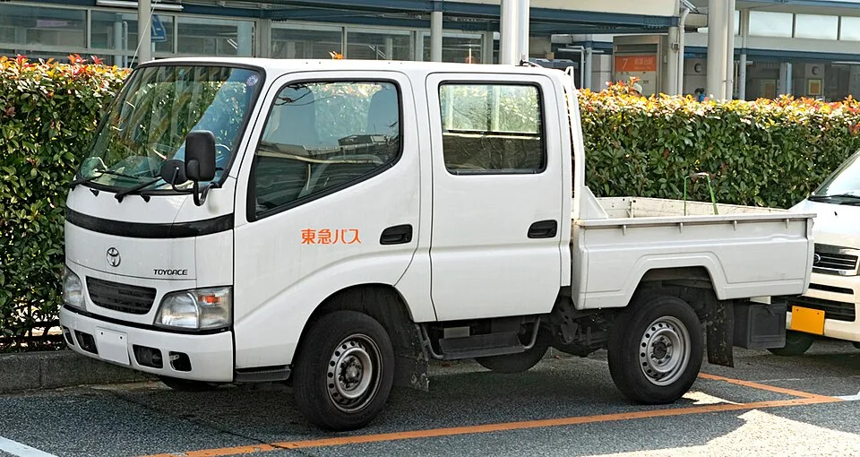 Toyota ToyoAce fourth generation, rear