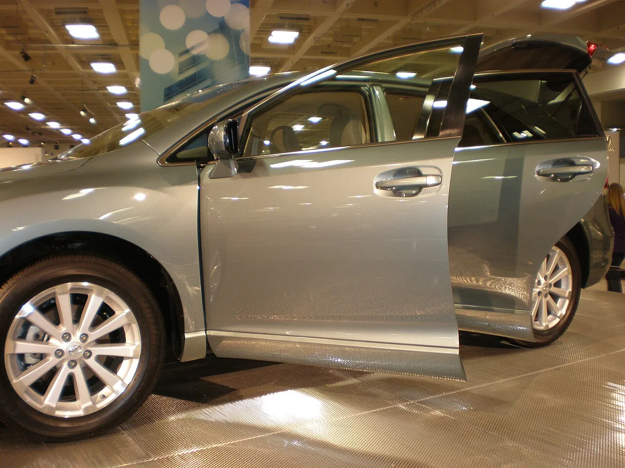 Toyota Venza, side