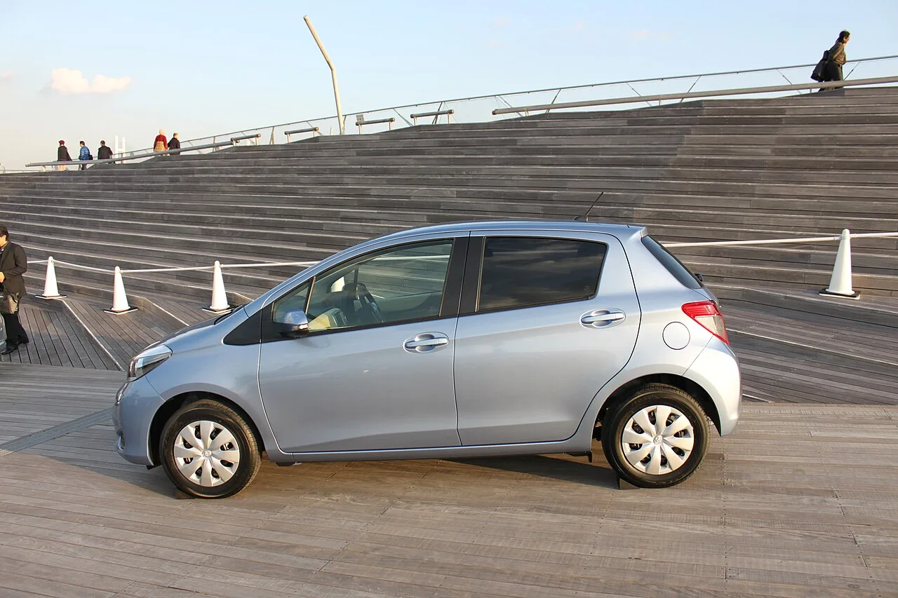 Toyota Yaris, side