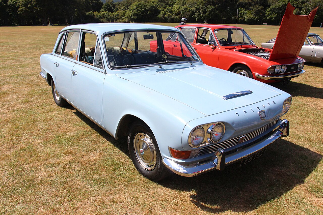 Triumph 2000 / 2500, side