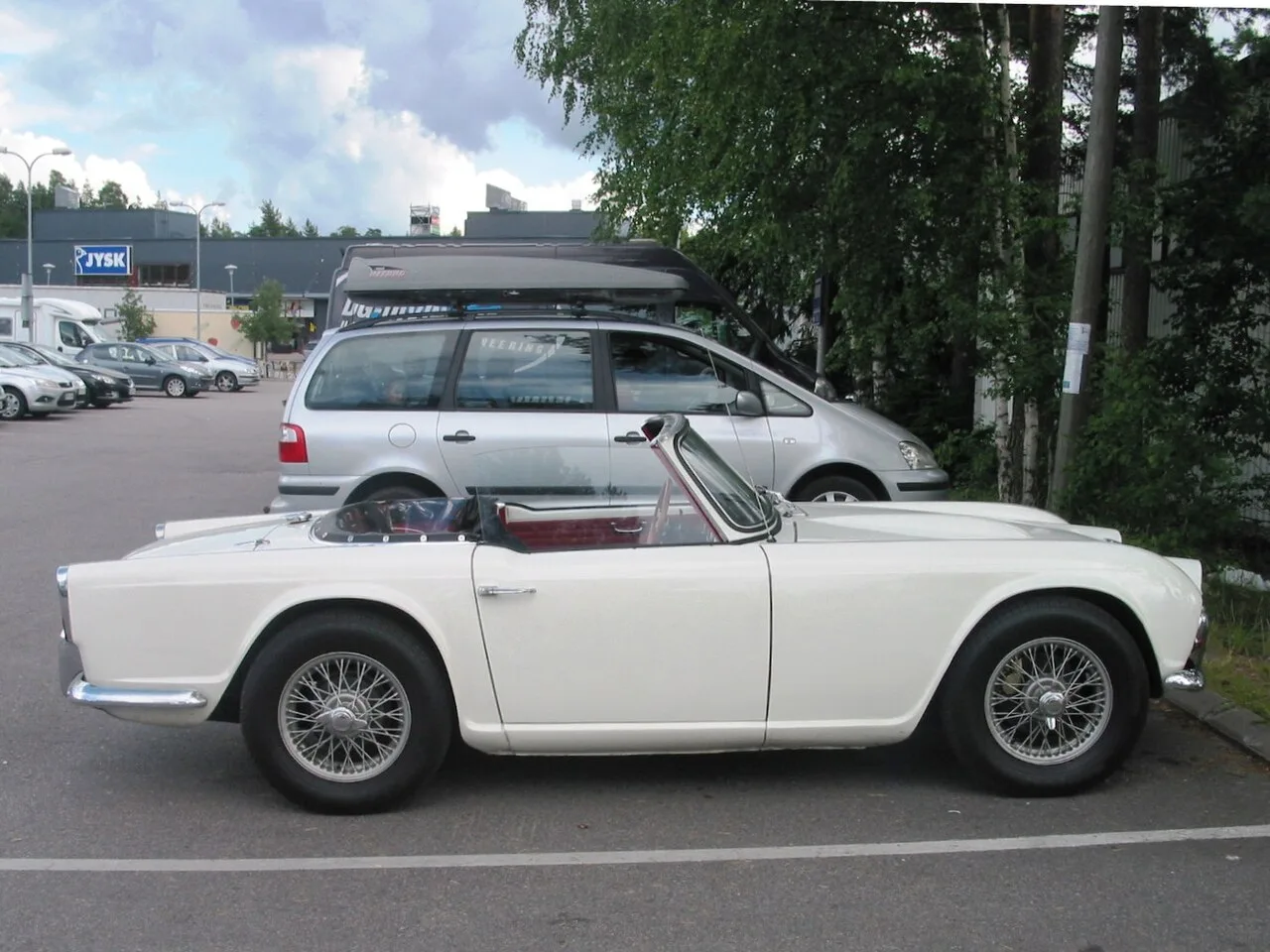 Triumph TR4, side