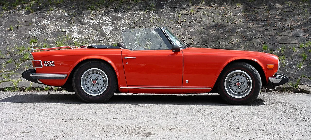 Triumph TR6, side