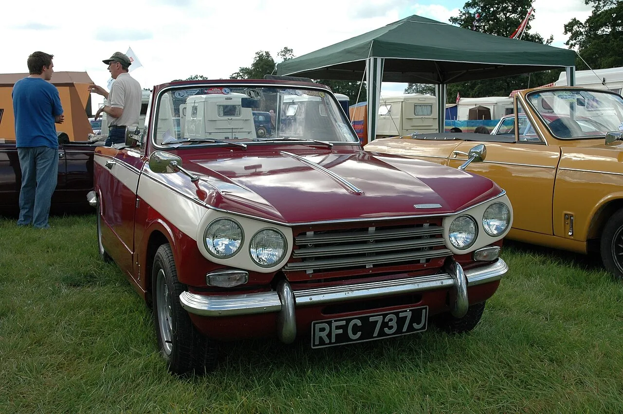 Triumph Vitesse 2-Litre Mk1 and Mk2, side