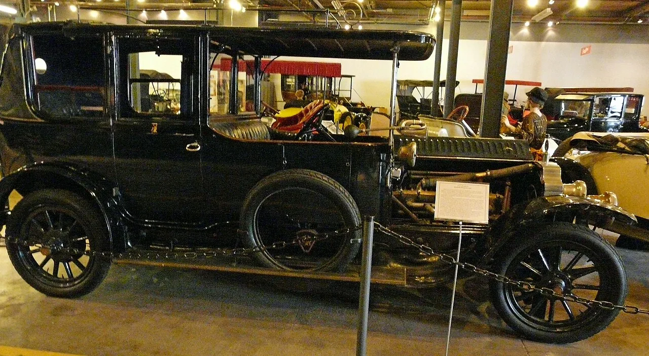 Vauxhall B-Type 27/30/35 hp, side