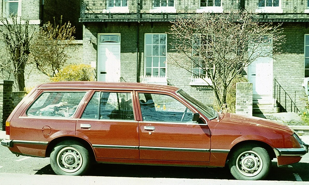 Vauxhall Carlton Mark II, rear