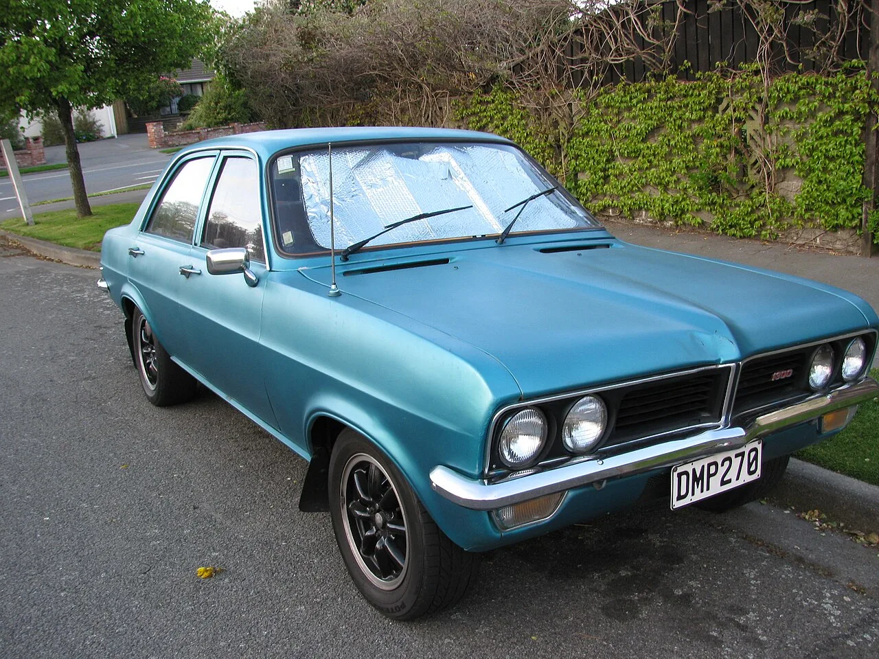 Vauxhall Magnum, side