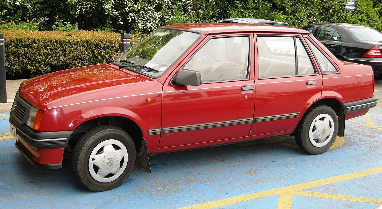 Vauxhall Nova, side