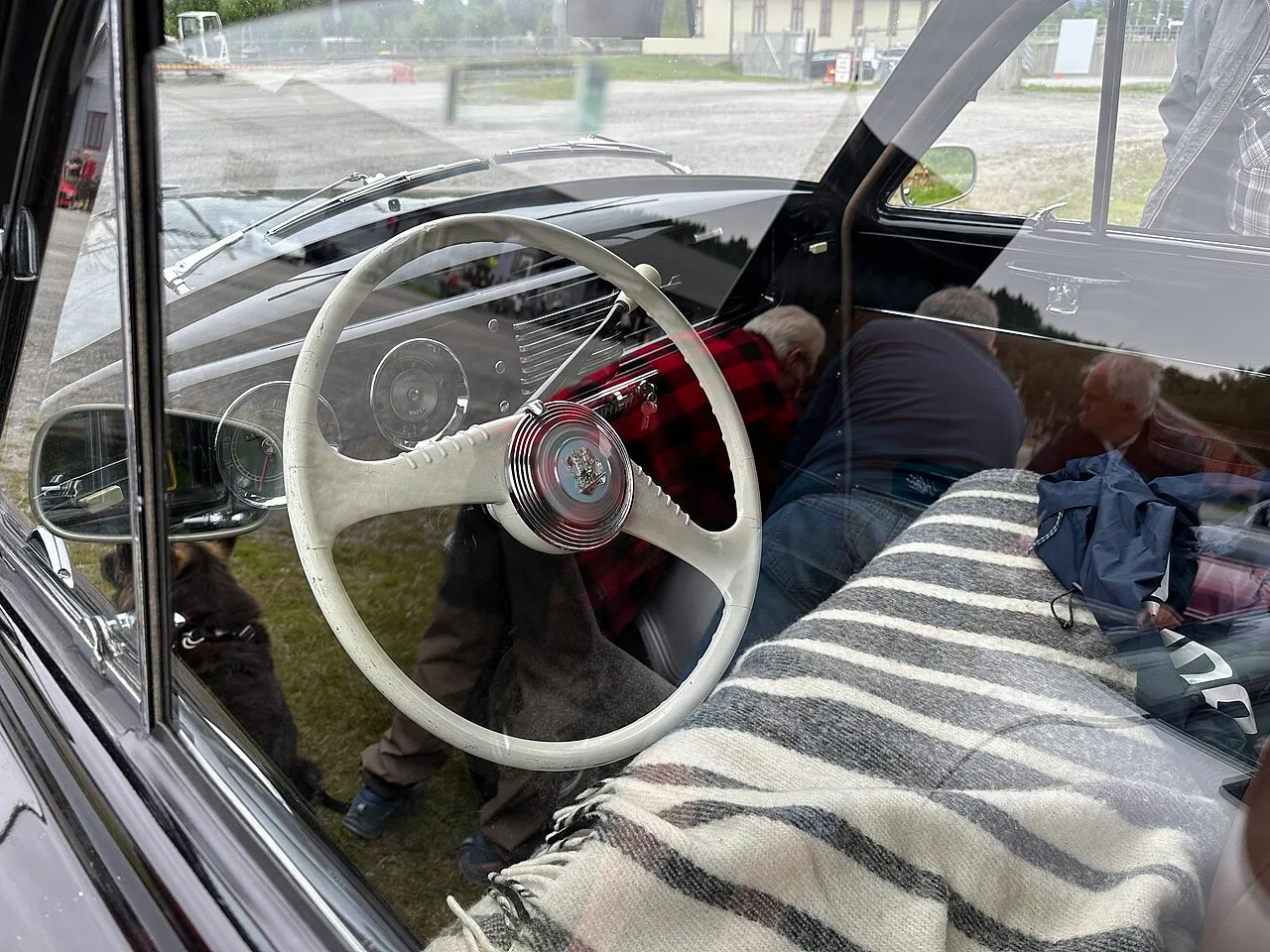 Vauxhall Velox EIP, interior