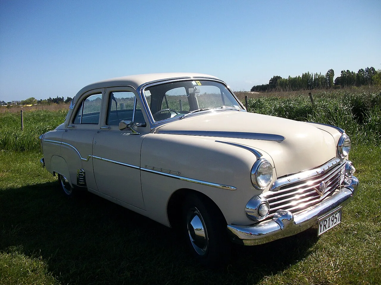 Vauxhall Velox PA, side