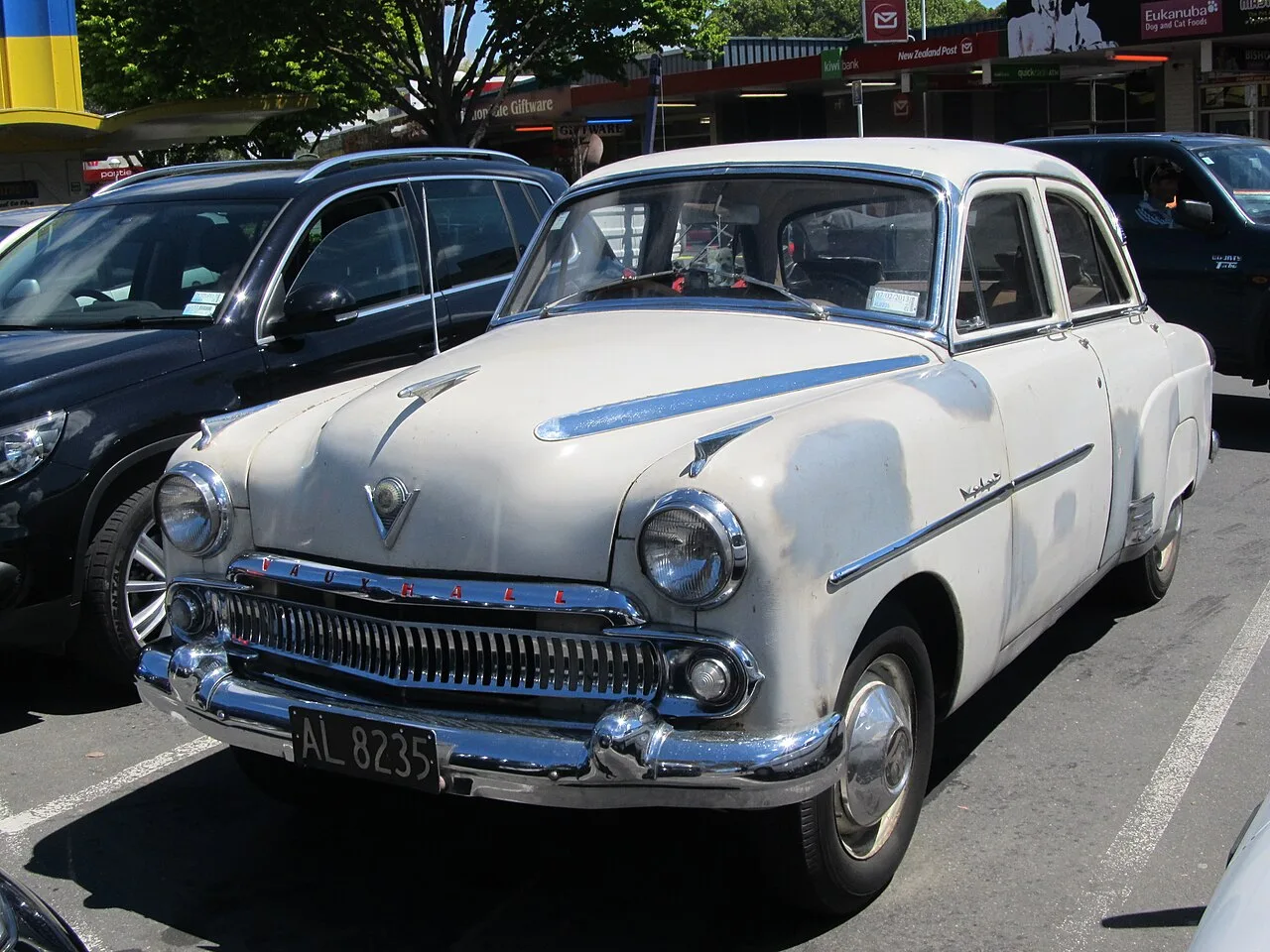 Vauxhall Velox L-series, side