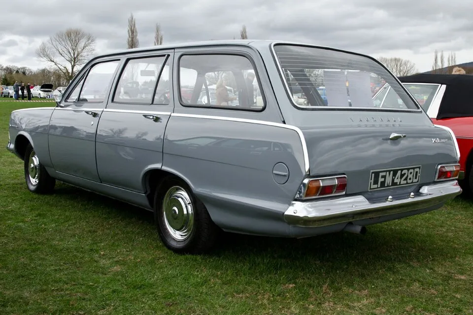 Vauxhall Victor FC / VX4/90, rear