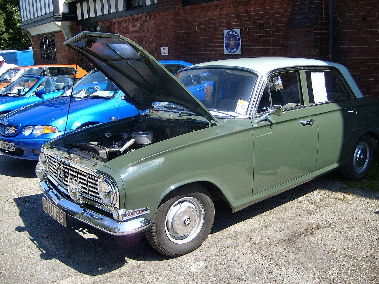 Vauxhall Victor FB / VX4/90, side