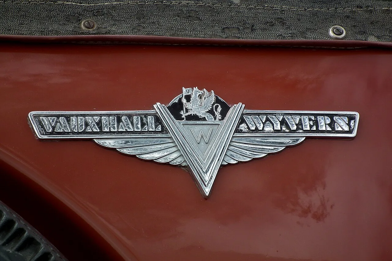 Vauxhall Wyvern L-series, rear