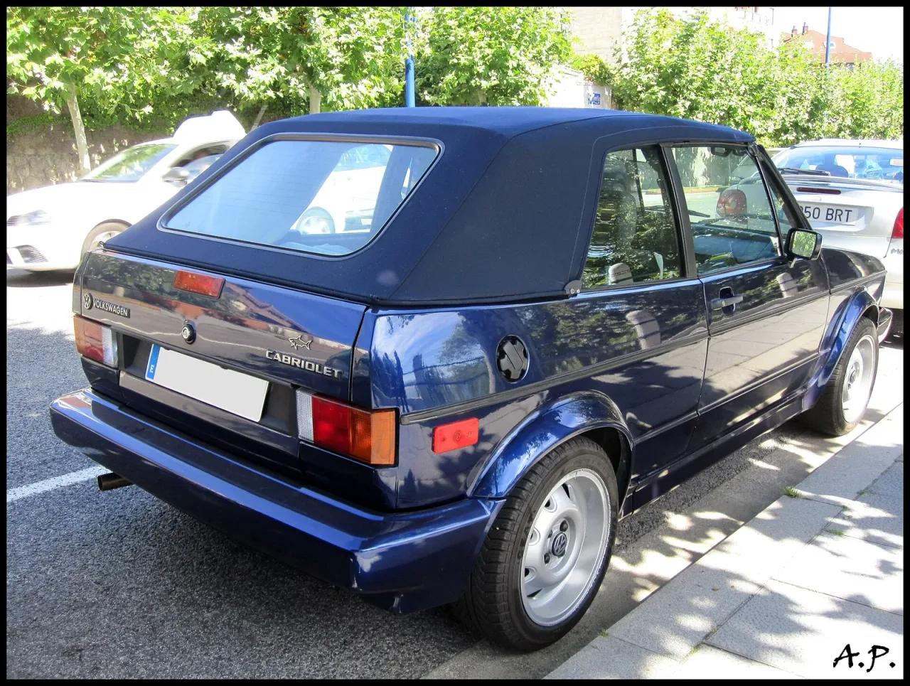 Volkswagen Cabriolet, side