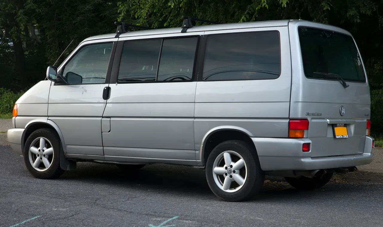Volkswagen Eurovan, rear