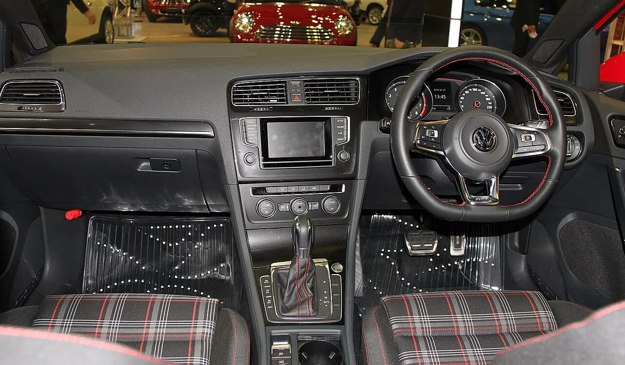 Volkswagen Golf/GTI, interior
