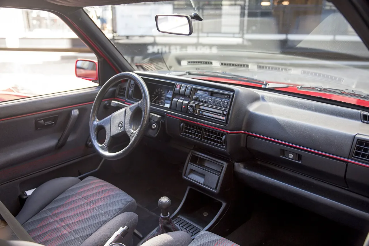 Volkswagen Golf/GTI, interior
