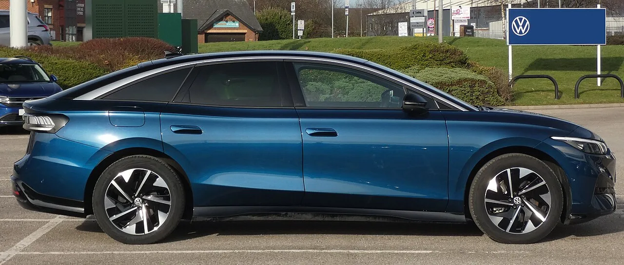 Volkswagen ID.7, side