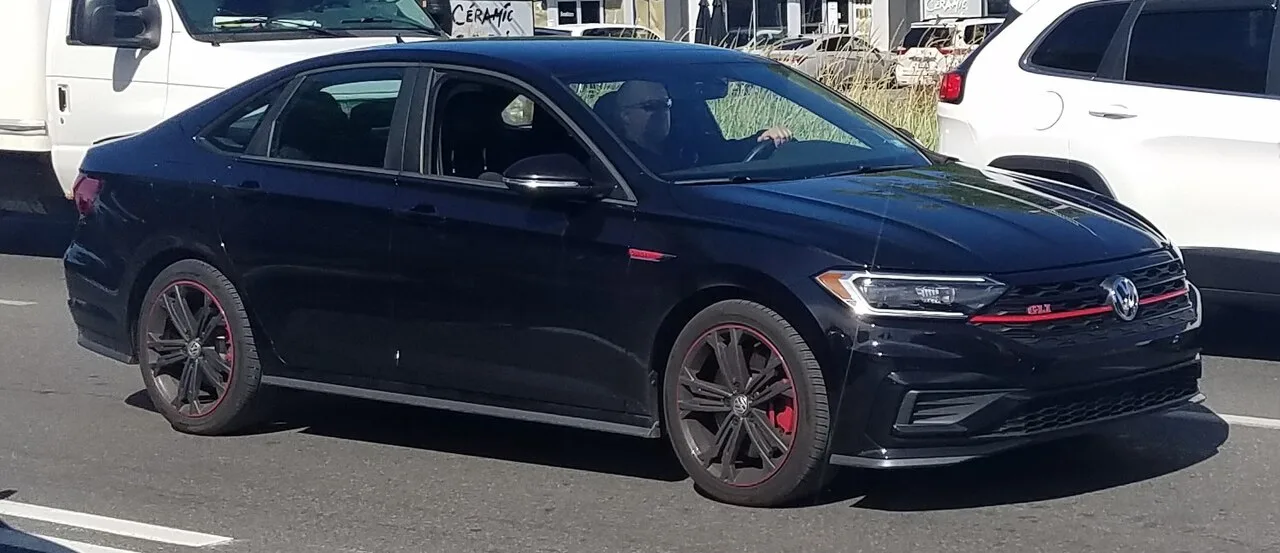Volkswagen Jetta, side