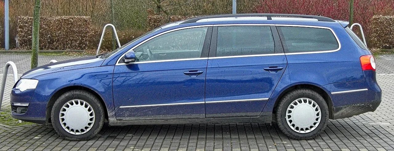 Volkswagen Passat, side