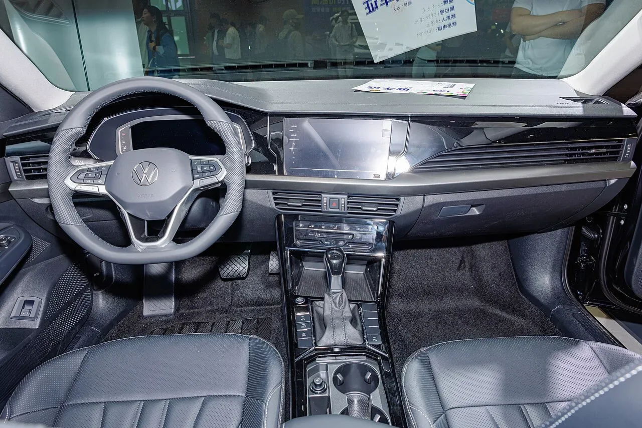 Volkswagen Passat, interior