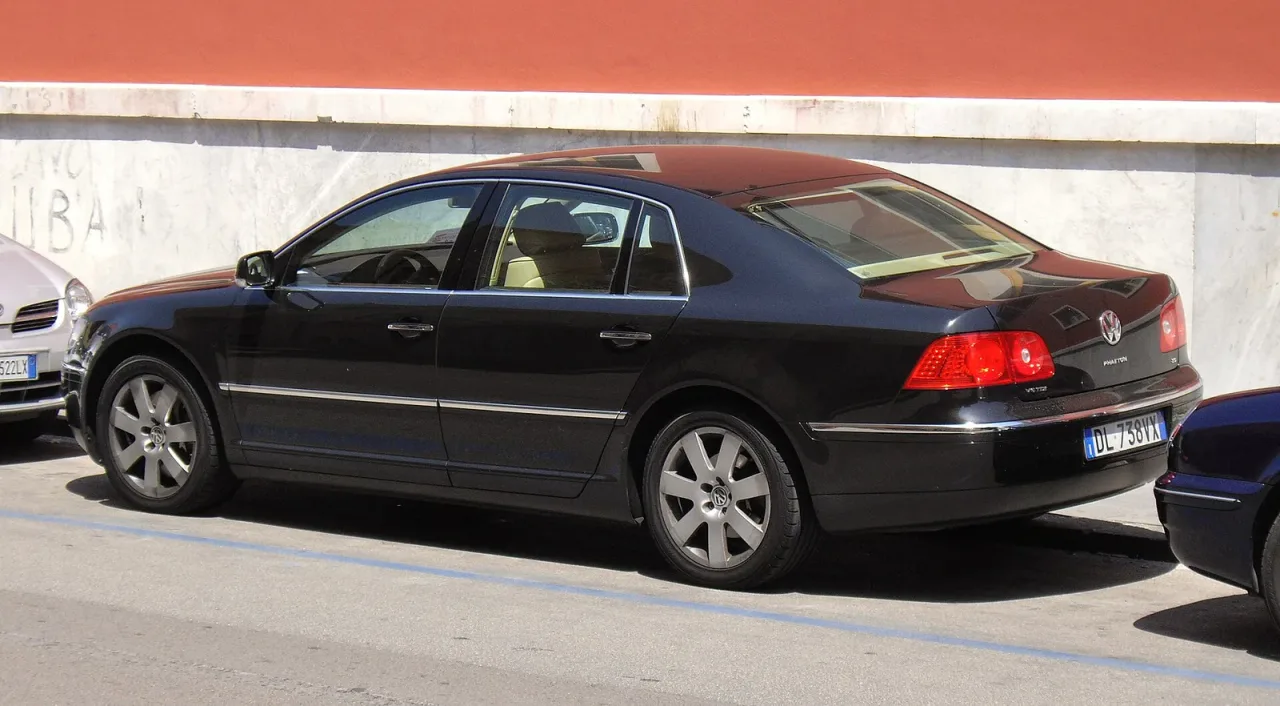 Volkswagen Phaeton, rear