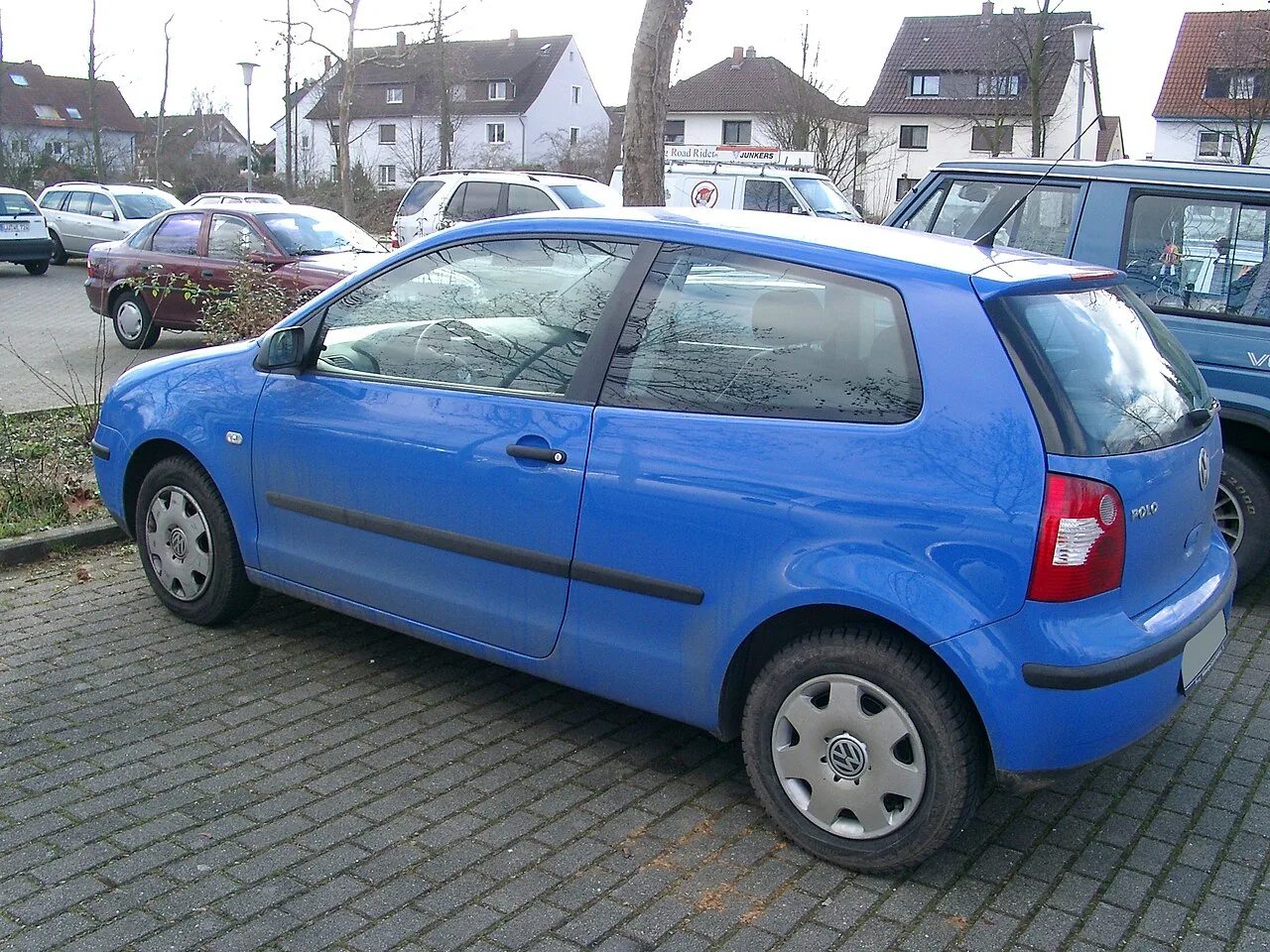 Volkswagen Polo Mk1, side