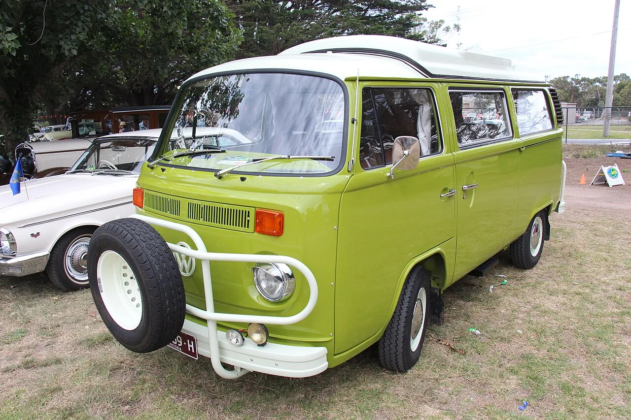 Volkswagen Type 2 T2 "Bay window", side