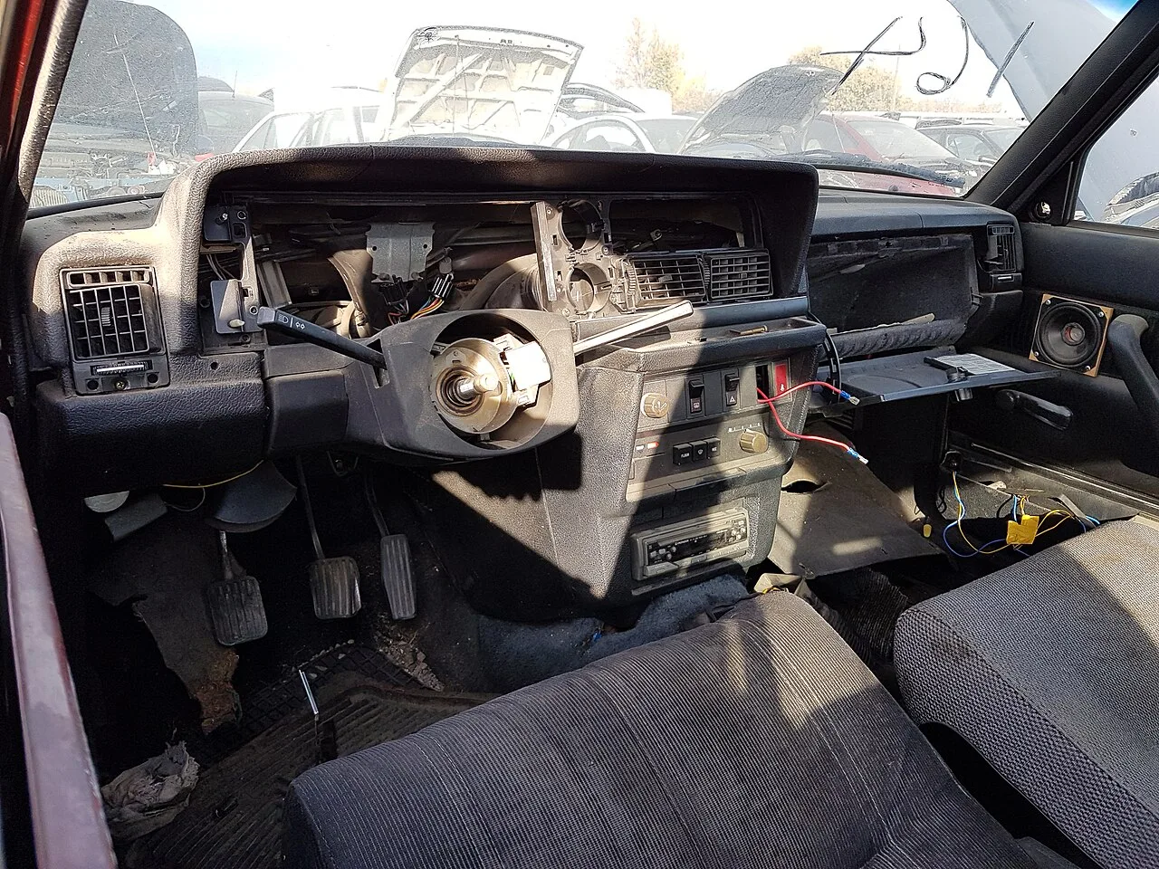 Volvo 240, interior