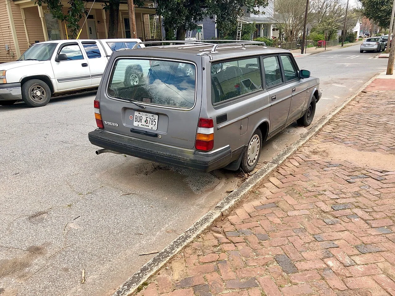 Volvo 240, side