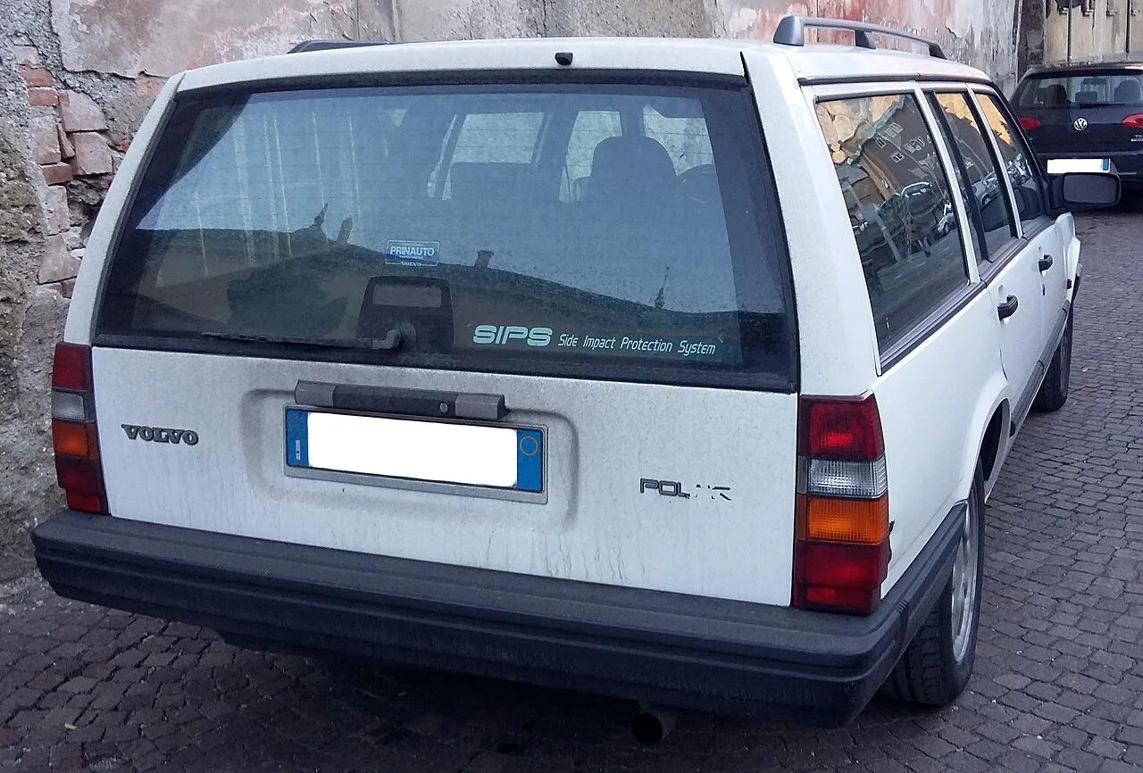 Volvo 940, rear