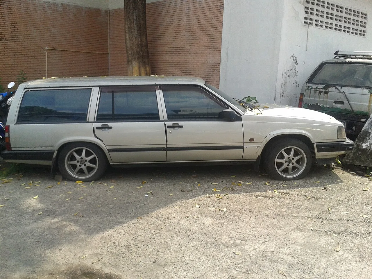 Volvo 940, side