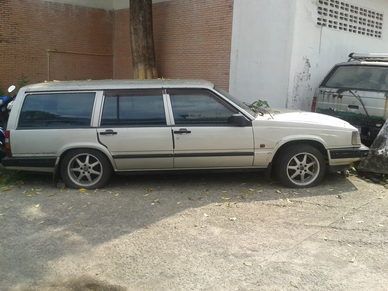 Volvo 940, side