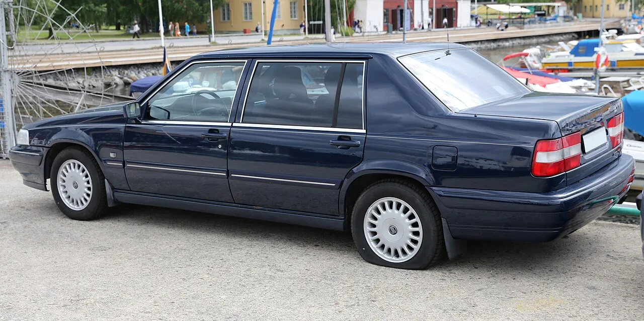 Volvo 960, rear