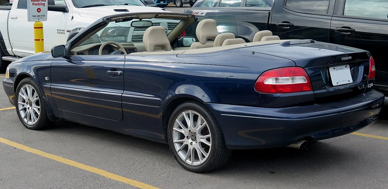 Volvo C70, rear