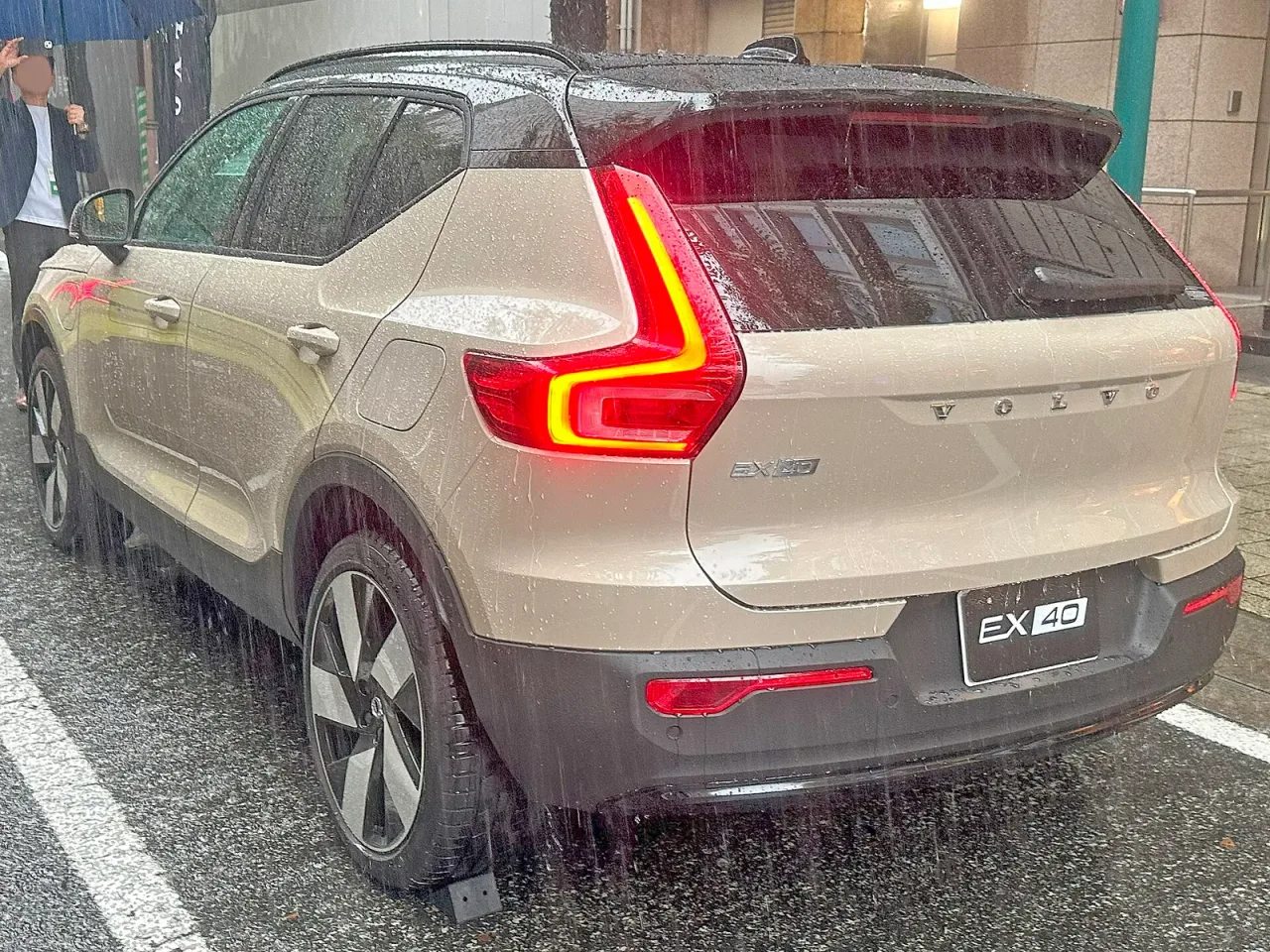 Volvo EX40, rear