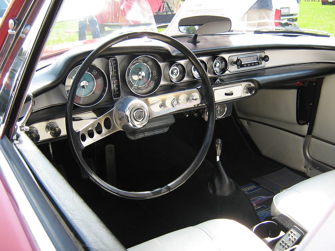 Volvo P1800, interior