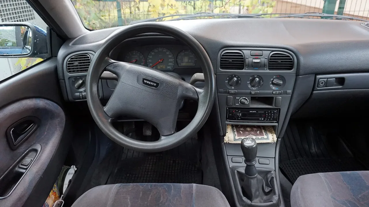Volvo S40, interior