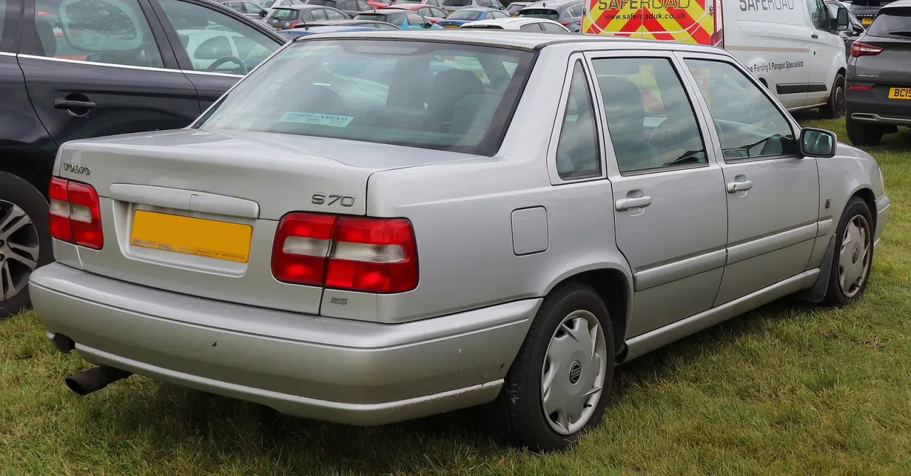 Volvo S70, rear