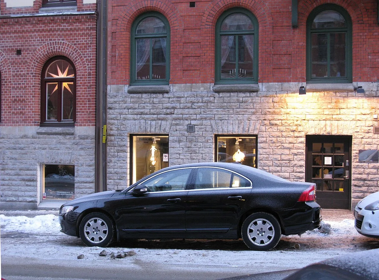 Volvo S80, side