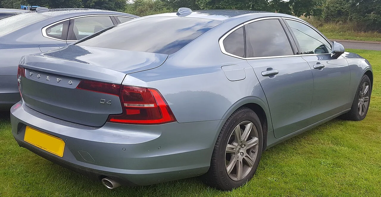 Volvo S90, rear