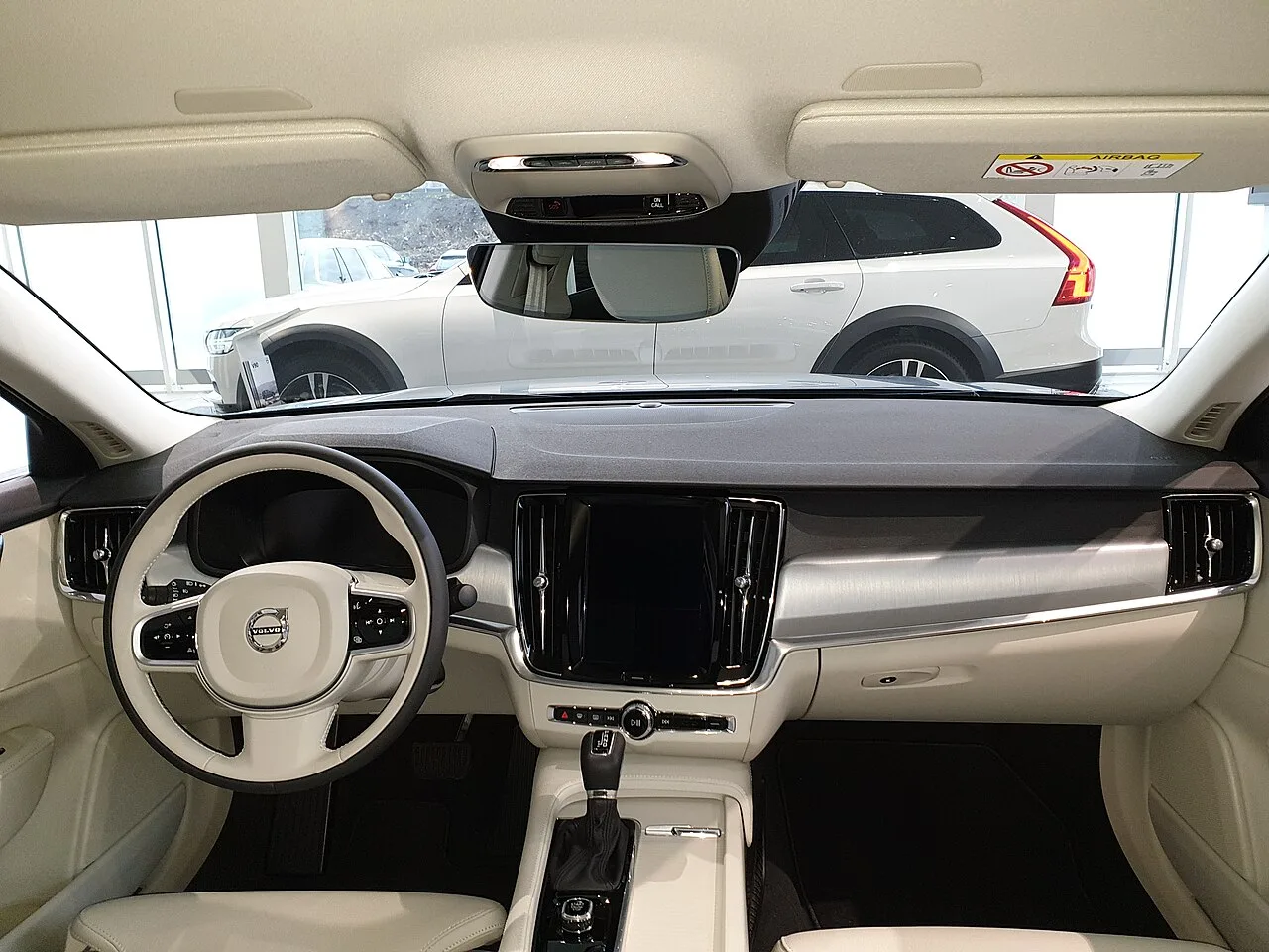 Volvo S90, interior