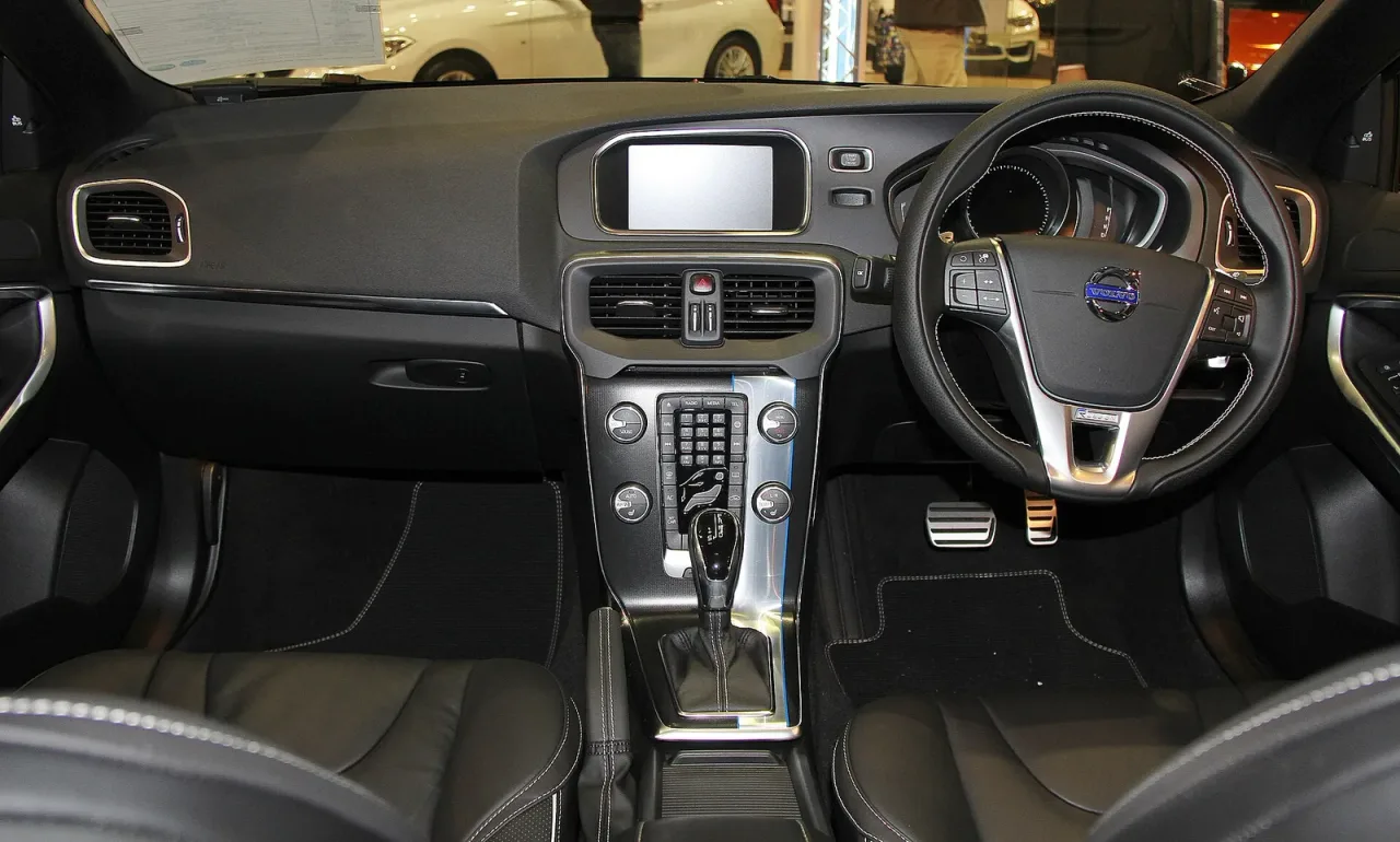 Volvo V40, interior