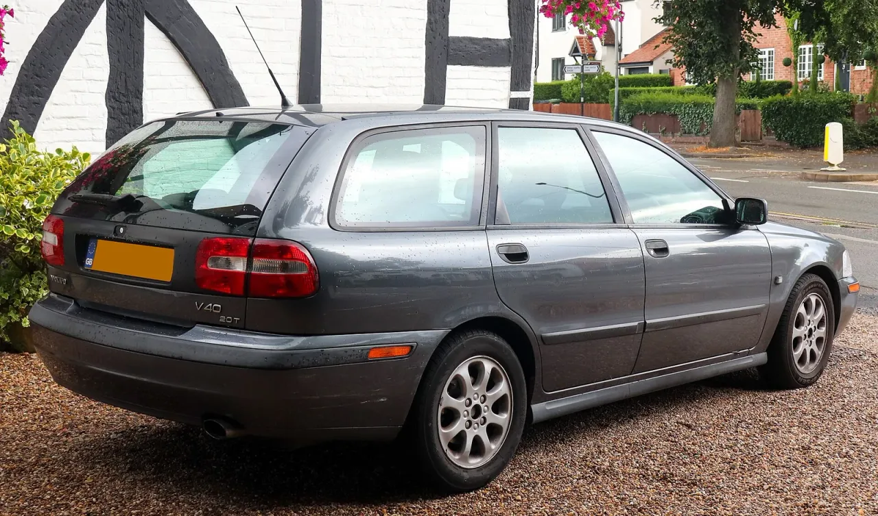Volvo V40, rear