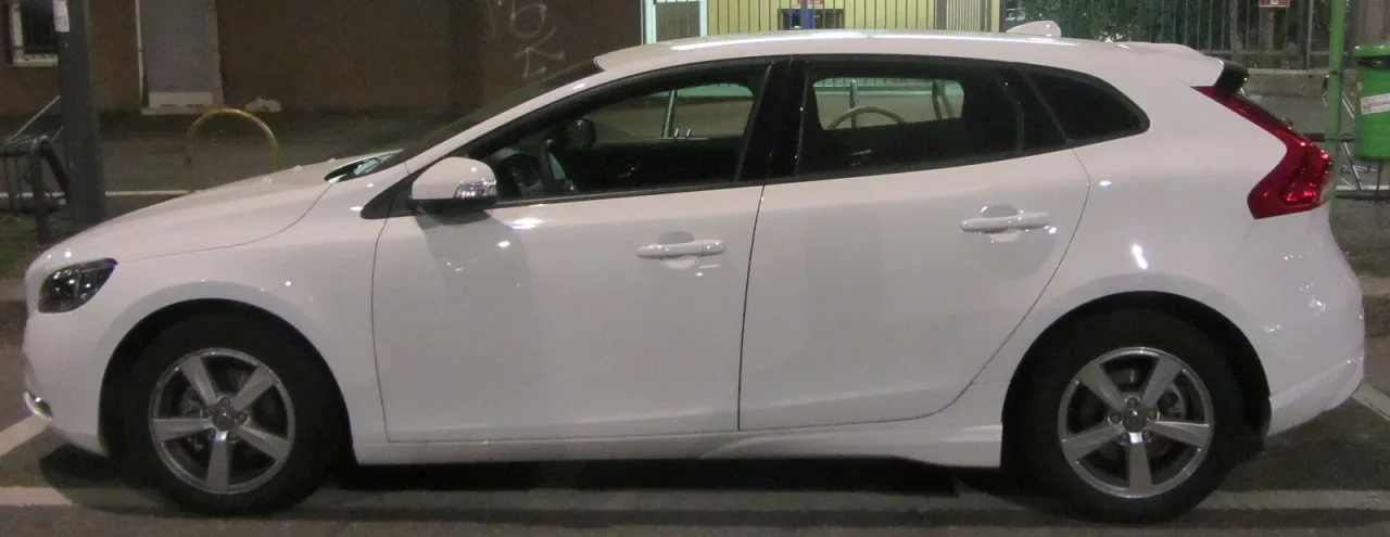 Volvo V40, side