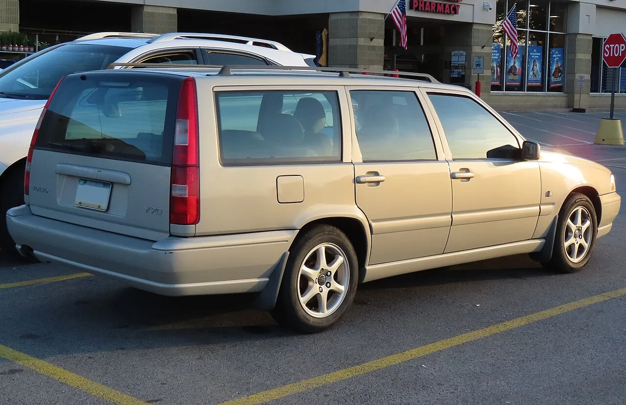 Volvo V70, rear
